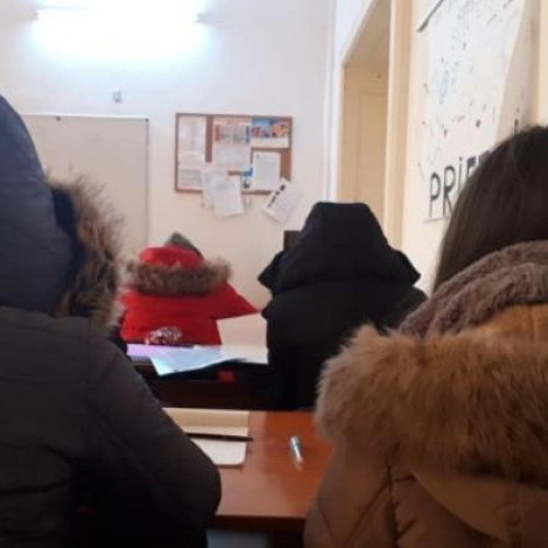Elevii de la Liceul Teoretic "Lucian Blaga" din Cluj-Napoca, nevoiți să suporte frigul în sălile de clasă