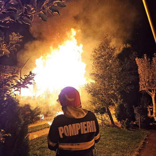 Incendiu la o anexă gospodărească din Satu Mare