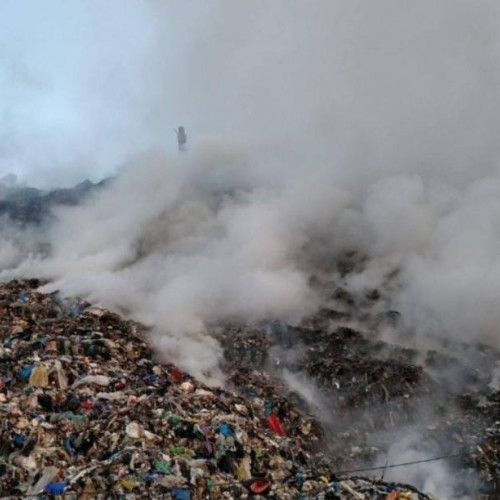 Incendiu la groapa de gunoi din Aninoasa, fără victime