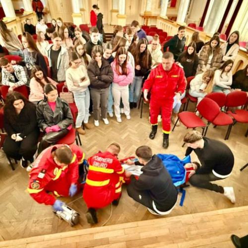 Elevii de la Colegiul Național "A.T. Laurian" din Botoșani, lecții practice despre siguranța rutieră