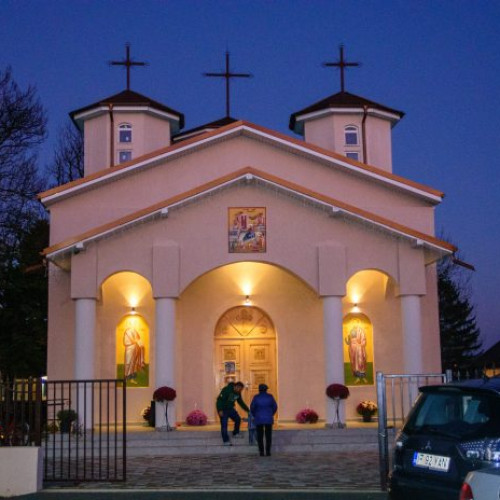 Localnicii din comuna Grădiștea s-au rugat la racla cu moaștele Sfântului Pantelimon