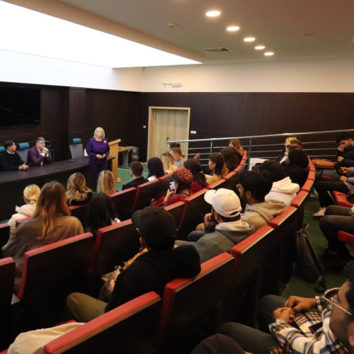 Universitatea Valahia a organizat o întâlnire între conducere și studenții internaționali