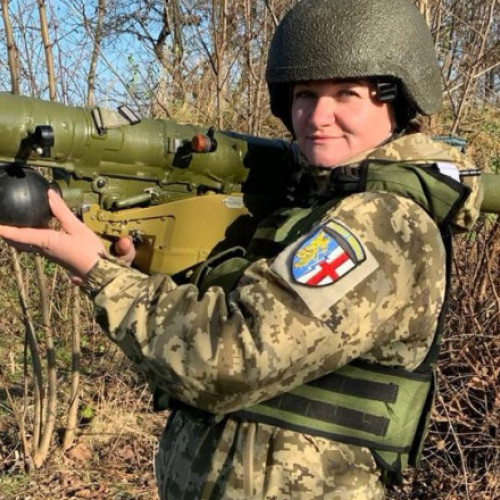 Natalia Khrabarciuk, o fosta educatoare, doboară o rachetă rusească în cadrul unei misiuni