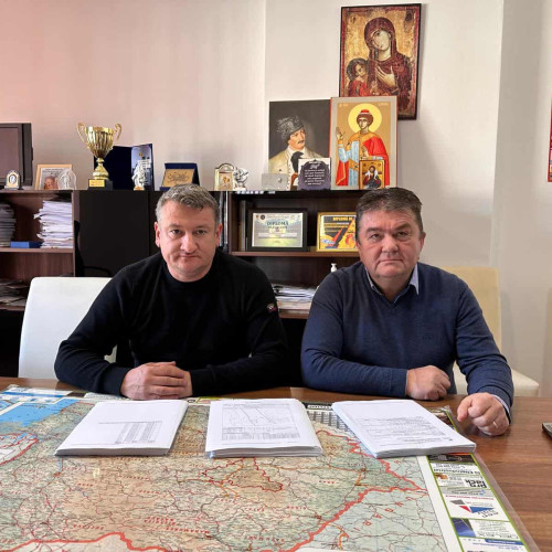 Primăria Câmpeni a primit cărțile funciare pentru 10 blocuri din oraș