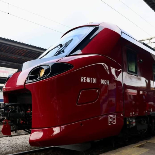 Primul tren electric nou, după 22 de ani, a intrat în circulație pe ruta București-Brașov