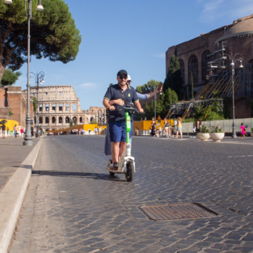 Parlamentul Italiei aprobă noi reglementări pentru trotinetele electrice