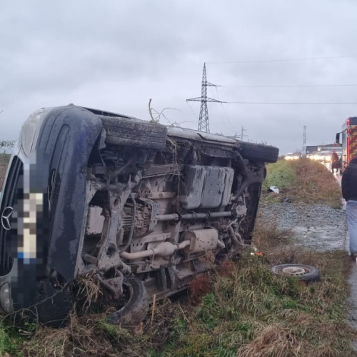 Microbuz răsturnat la Ovidiu, cu șapte victime