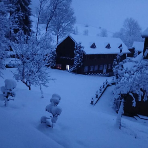 Probleme cu curentul electric la Mănăstirea Ilva Mare din cauza vremii nefavorabile