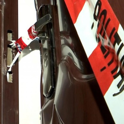 Cadavrul neidentificat al unui bărbat descoperit într-un apartament din Ploiești