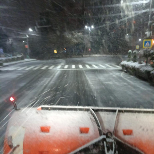 Prima ninsoare consistentă în Neamț, drumurile acoperite cu zăpadă