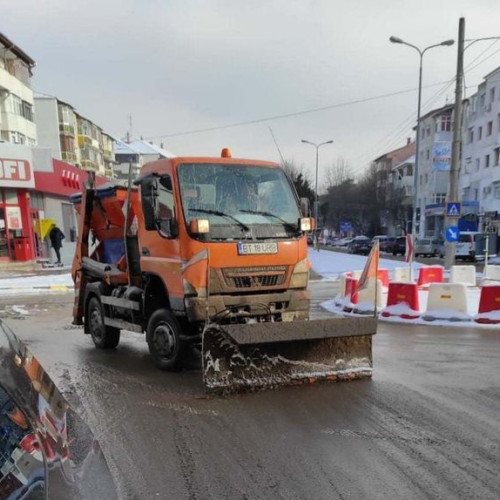 Utilajele Urban Serv au intervenit pentru curățarea zăpezii în Botoșani