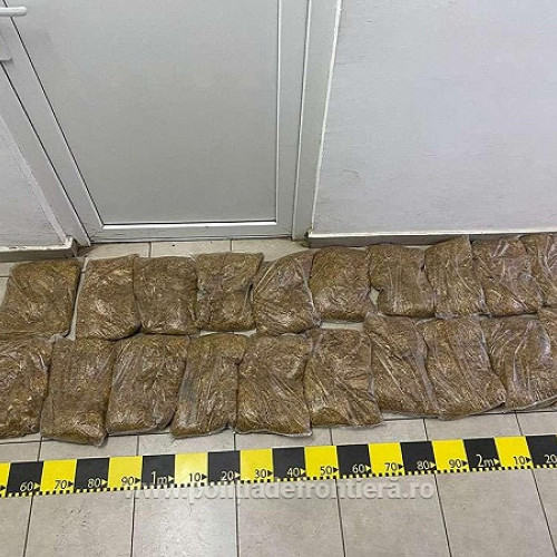 Polițiștii de frontieră din Satu Mare descoperă zece kilograme de tutun la un cetățean român