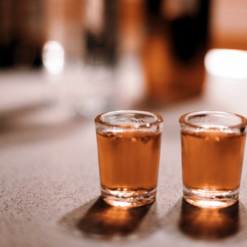 Incident tragic în Vang Vieng: cinci turiști decedați din cauza otrăvirii cu metanol