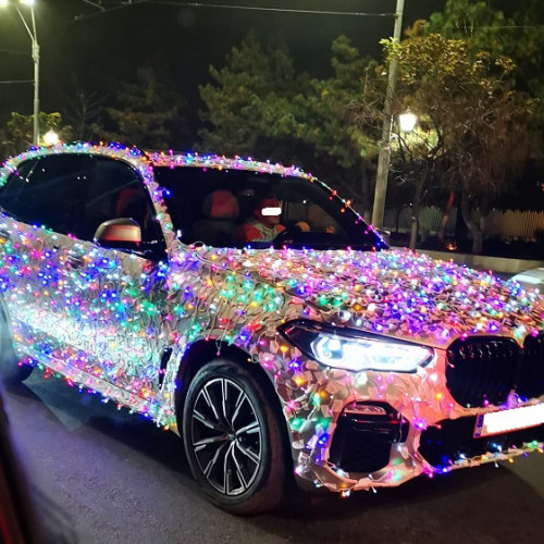 Comentarii diverse pe rețelele sociale despre trendurile auto în România