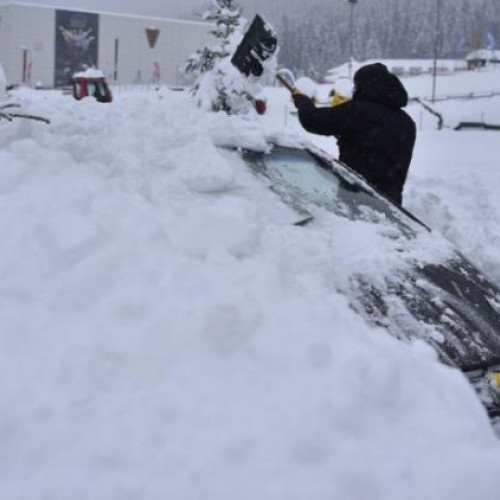 Vreme rece și ninsori abundente programate pentru vineri, 22 noiembrie