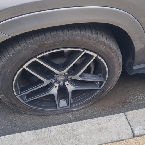 Poliția caută autorii vandalizării autoturismelor din zona Bulevardului Tomis