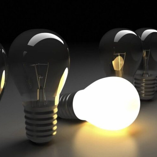 Reteaua de electricitate afectată de vremea rece în 10 județe