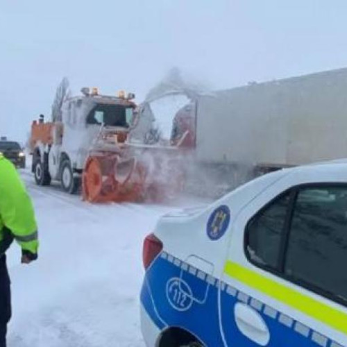 Dificultăți în trafic pe drumul DJ107R din județul Cluj din cauza ninsorilor