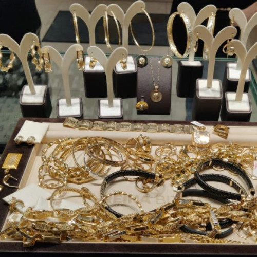 Percheziții în Vrancea pentru evaziune fiscală și comercializare ilegală de bijuterii