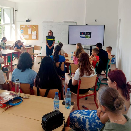 Campania "ADOLESCENȚĂ FĂRĂ DELINCVENȚĂ!" continuă în județul Botoșani