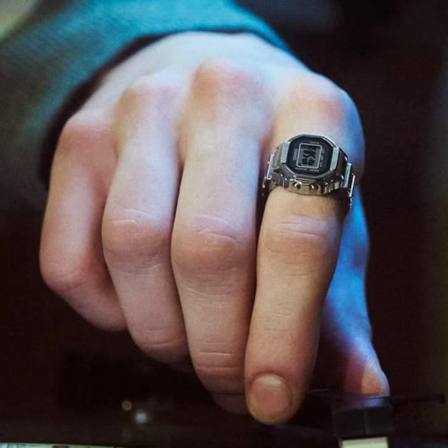 Casio lansează un ceas-inel cu ocazia celei de-a 50-a aniversări în industria ceasurilor