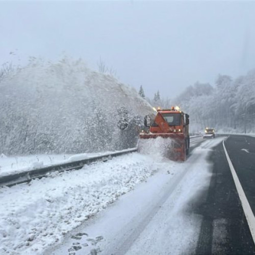 Ninsori și vânt puternic în Maramureș