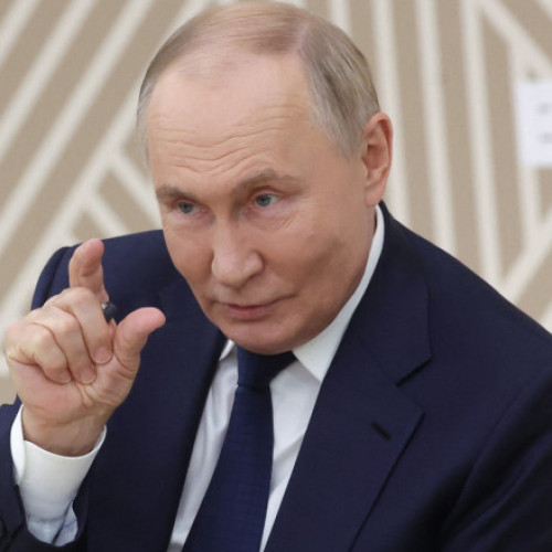 Vladimir Putin semnează o lege care interzice adopțiile de copii rusi de către cetățeni din țări cu tranzitie de gen legalizată