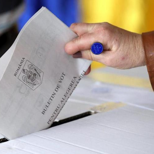 Românii aleg astăzi președintele țării