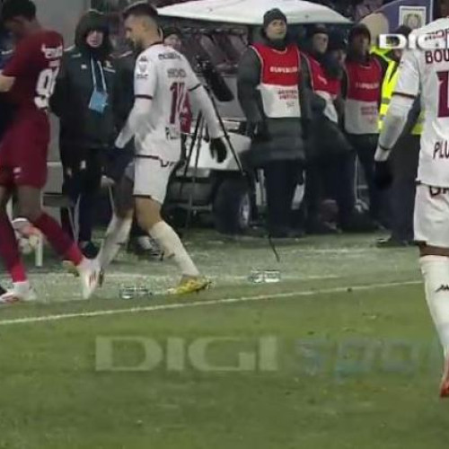 Ciocnire neașteptată în meciul CFR Cluj - Rapid București
