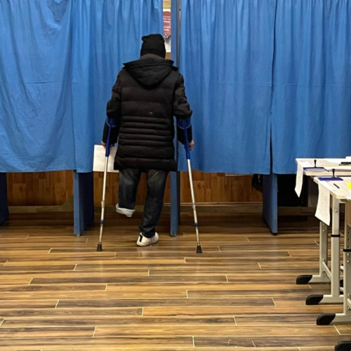 Putin oferă un exemplu de spirit civic la deschiderea secțiilor de votare