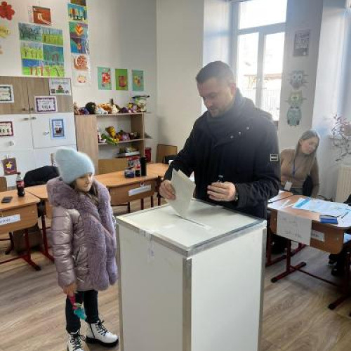 Bogdan Pivariu, primarul comunei Florești, a votat alături de Radu Moisin