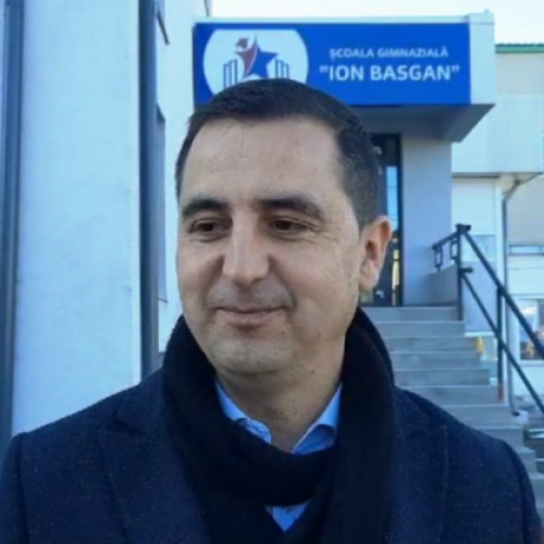 Dragos Ciobotaru, liderul PNL Vrancea, a votat la Scoala "Ion Basgan" din Focsani