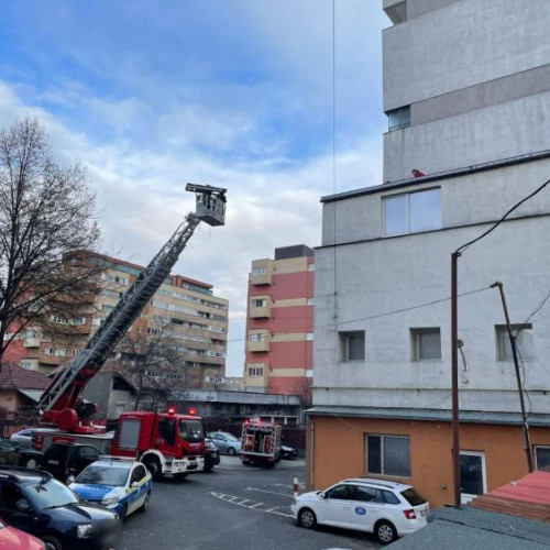 Incident grav în cartierul Mărăști: un băiat de 15 ani a căzut de la etajul 6
