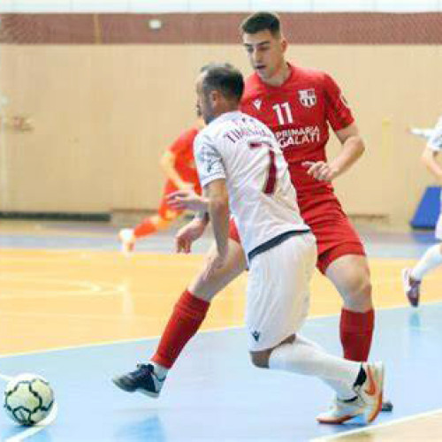 Prima partidă de fotbal în sala din comuna Crișcior