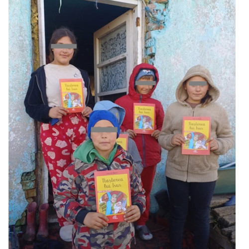 Moș Crăciun îndeplinește dorințele copiilor din familia Cosmeanu