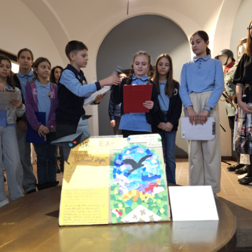 Vernisaj la Muzeul Cetății Oradea: Concursul "Oradea mea - Obiecte de artă din materiale reciclate"