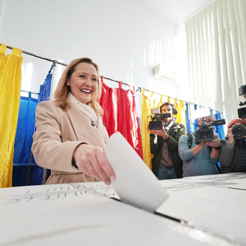 Turul II al alegerilor prezidenţiale se va desfăşura între Elena Lasconi şi Călin Georgescu