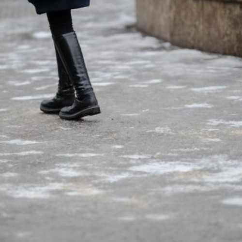 Clujenii sunt în pericol din cauza gheții de pe aleile din Parcul "La Terenuri"