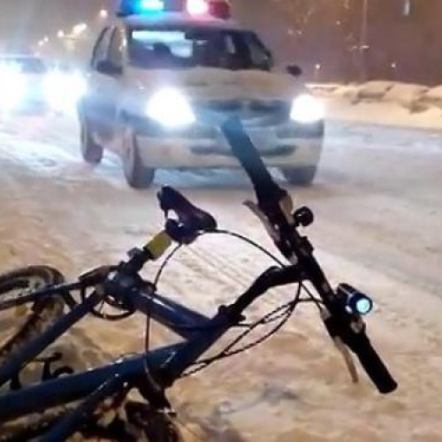 Pista de biciclete de pe strada Fagetului, acoperită cu gheață și zăpadă, pune în pericol bicicliștii