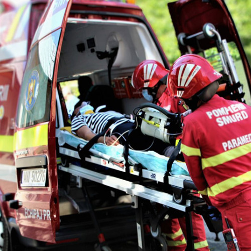 Incident la o școală din Târgu Mureș: Tavanul unei săli de clasă s-a prăbușit