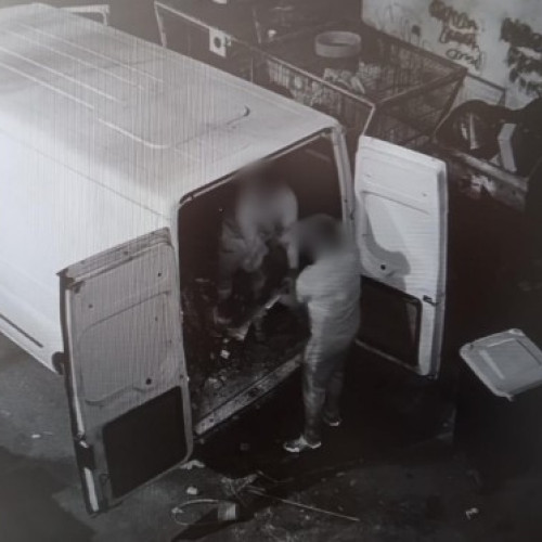 Doi botosăneni sancționați pentru abandon de deșeuri