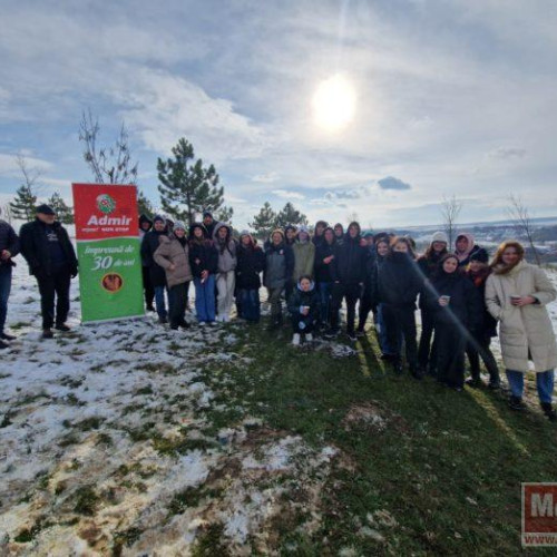 Elevi de la liceul Pedagogic „Nicolae Iorga” din Botoșani plantează copaci pentru a salva mediul