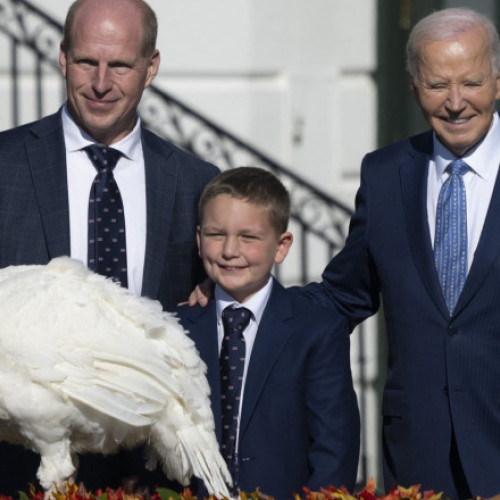 Joe Biden i-a gratiat pe curcanii Peach și Blossom, marcați de tradiția de Ziua Recunoștinței