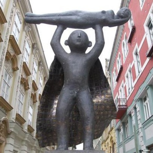 Amenințări cu barosul la Timișoara din cauza unor statui