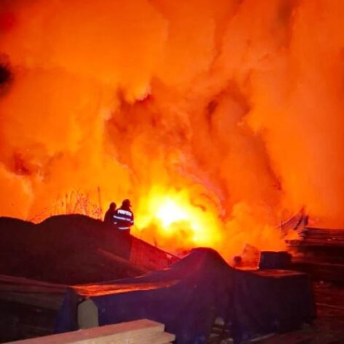 Incendiu la un gater din Negrilești, provocat de autoaprinderea cărbunelui