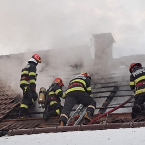 Incendiu la o locuință din Racu, cauzat cel mai probabil de un scurtcircuit