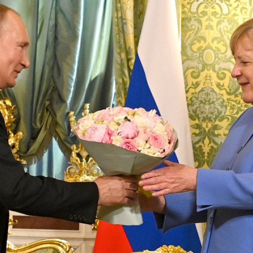 Angela Merkel își apără mandatul de cancelar în cartea sa de memorii