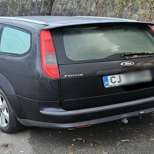 Un șofer se plânge că nu își poate parca mașina din cauza unui autoturism parcat ilegal