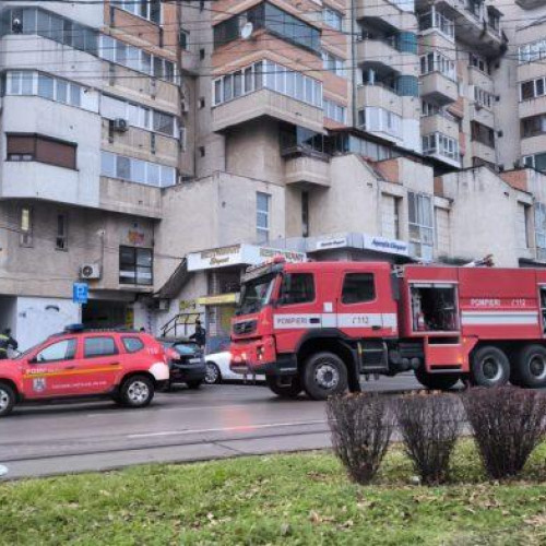 Incendiu într-un apartament din Botoșani: proprietarul, transportat la spital
