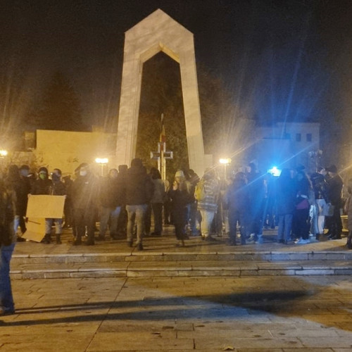 Tinerii galateni protestează pentru apărarea democrației